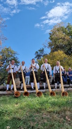 Alphorn_West